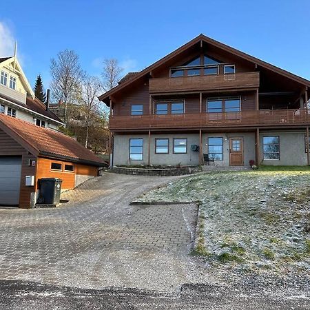 Leilighet I Rolig Gate Med Utsikt Og Gratis Parkering Tromso Luaran gambar