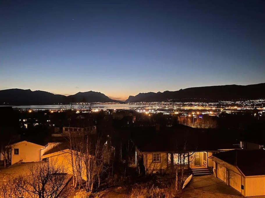 Leilighet I Rolig Gate Med Utsikt Og Gratis Parkering Tromso Luaran gambar