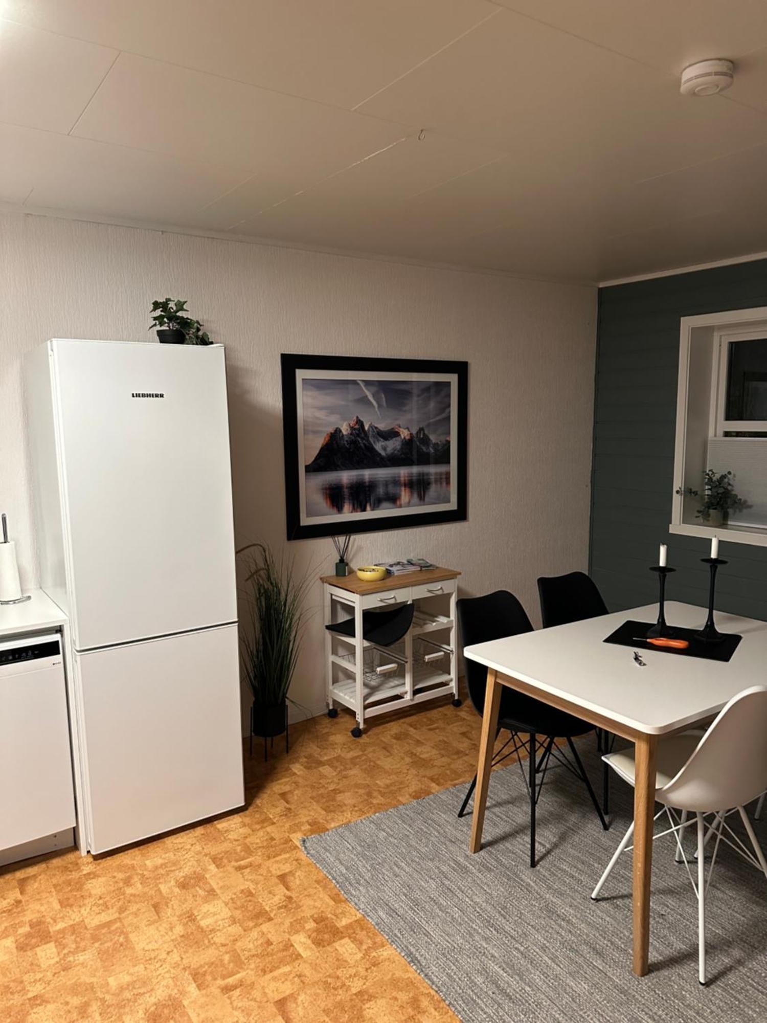 Leilighet I Rolig Gate Med Utsikt Og Gratis Parkering Tromso Luaran gambar